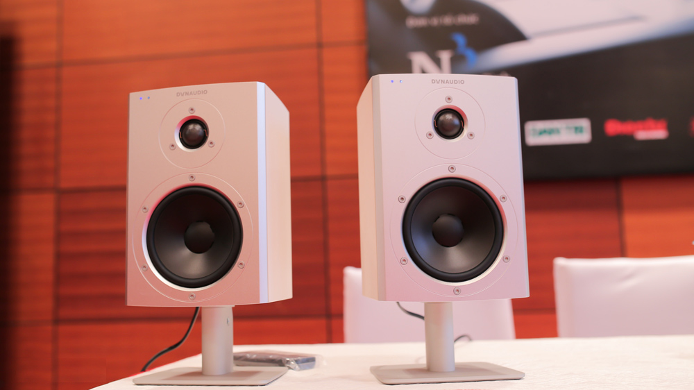 dynaudio xeo2 duoc audiohanoi gioi thieu trong hop bao truoc trien lam