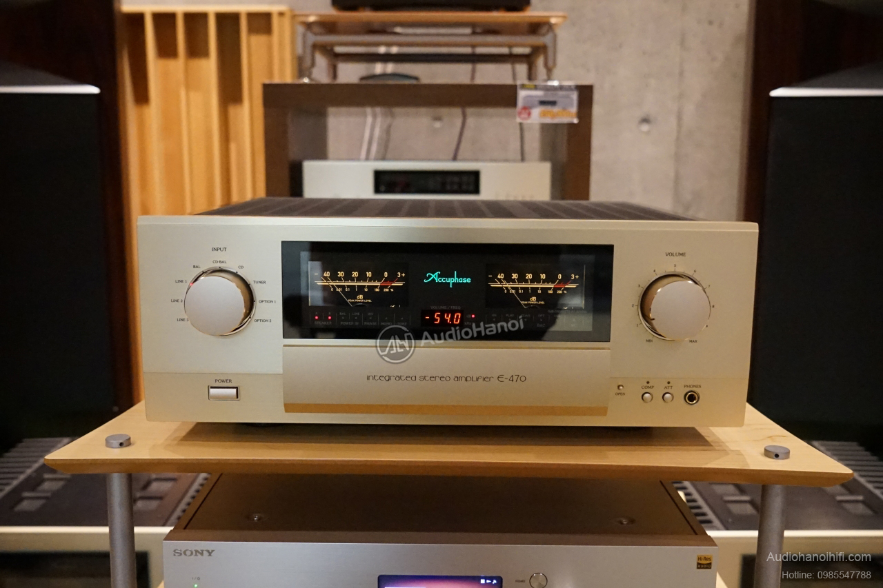 Amply Accuphase E-470 trong bo dan