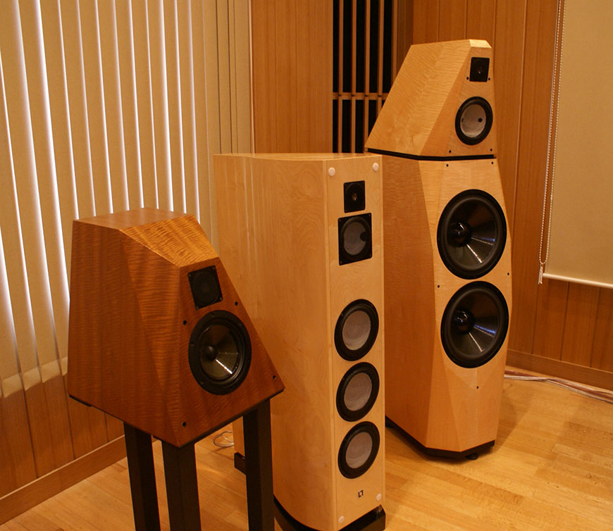 Loa Avalon Isis luon noi bat