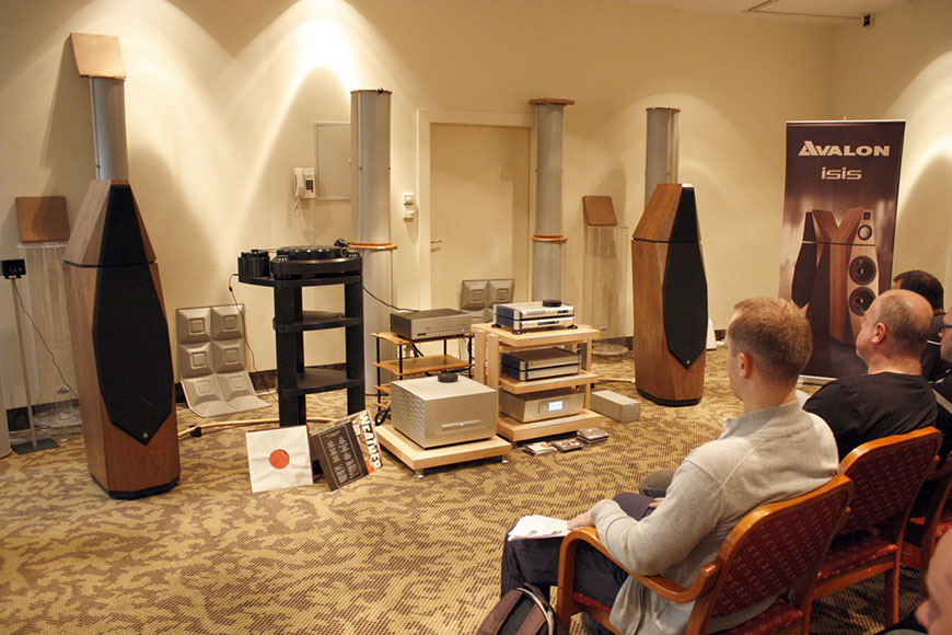 Loa Avalon Isis giup am sieu tran lan toa