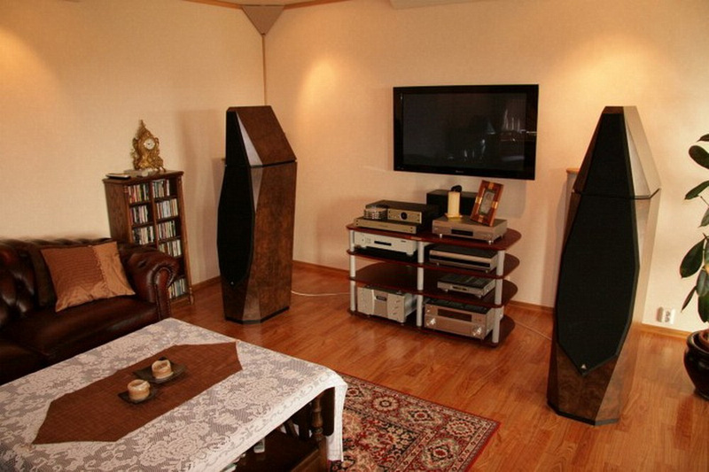 Loa Avalon Isis trong bo dan phoi ghep