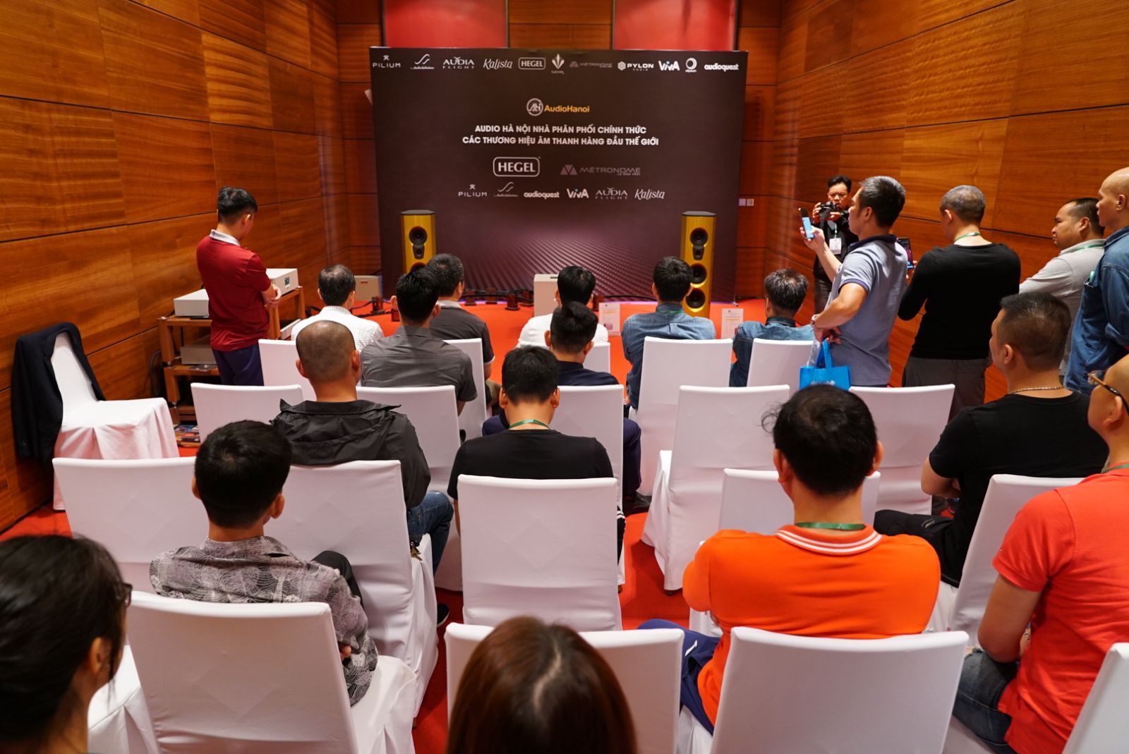 Bo phoi ghep loa AudioSolutions Virtuoso M dep