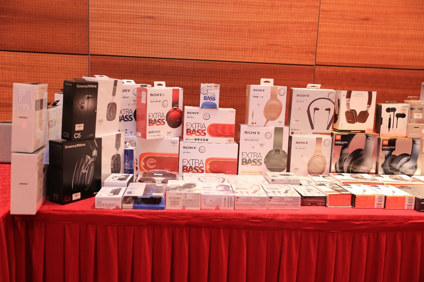 Gian hang tai nghe Fit Gear