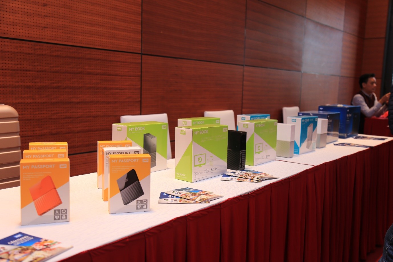 Gian hang trien lam Sandisk