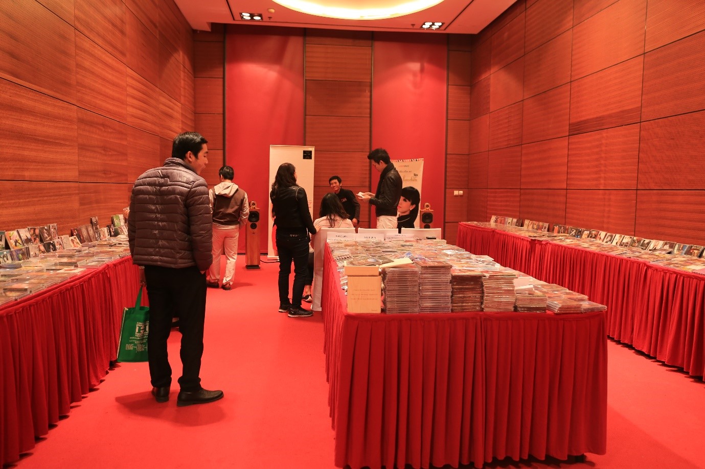 Gian hang trien lam ca My dinh Audio