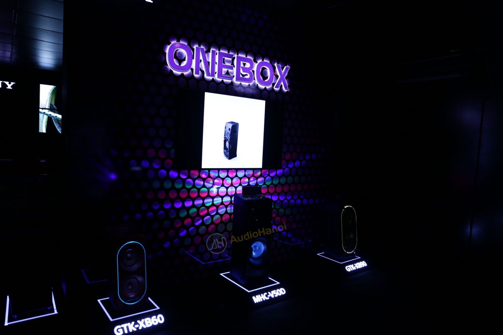 Dong loa One Box chat