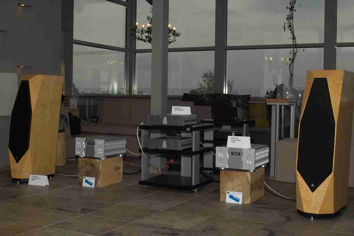 Loa Avalon Time trong bo dan phoi ghep