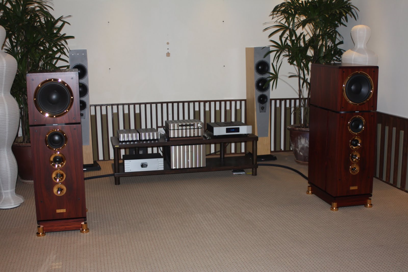 cap Loa Dynaudio Consequence Ultimate Edition thiet ke doc dao