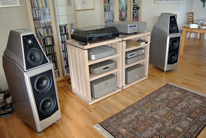 Phono Stages ampli Plinius Koru trong bo dan phoi ghep nghe nhac