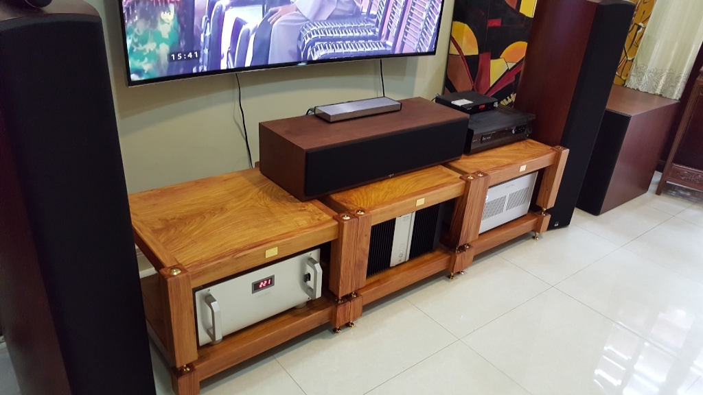 power amply Rotel RB-1590 trong khong gian tuyet voi