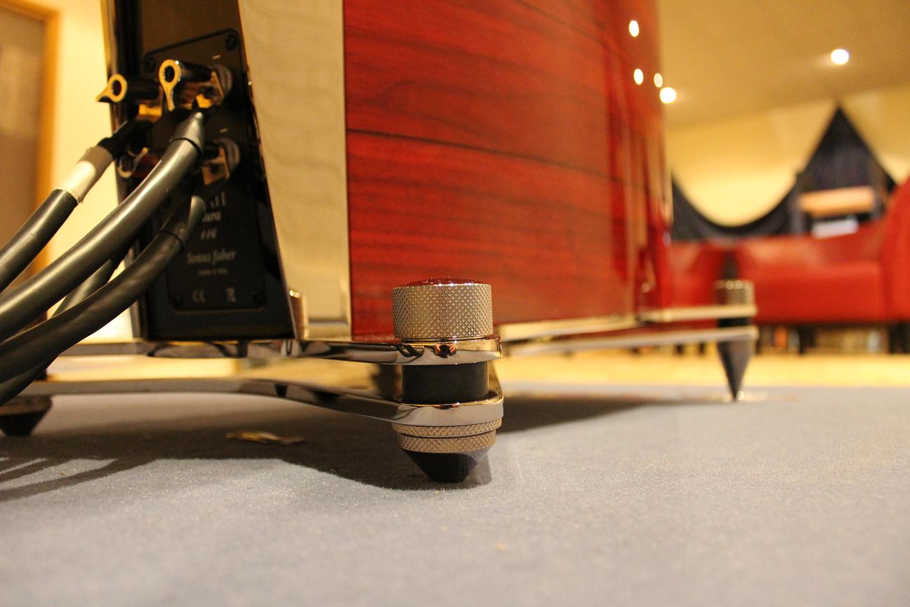 chan loa sonus faber amati futura thiet ke vung chac chong rung chan