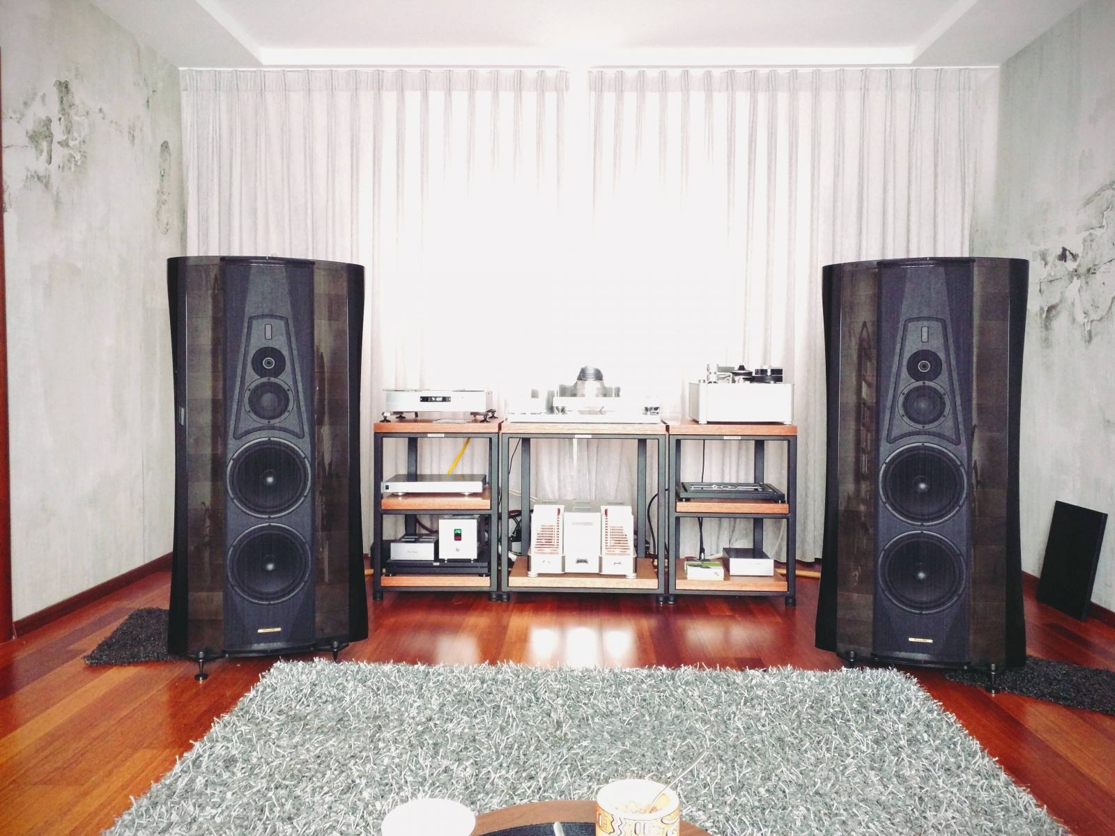 loa Sonus Faber Stradivari thiet ke doc dao