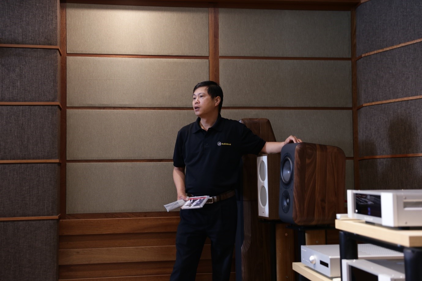 Trao doi Kien Thuc Ve Loa Boookshelf chat