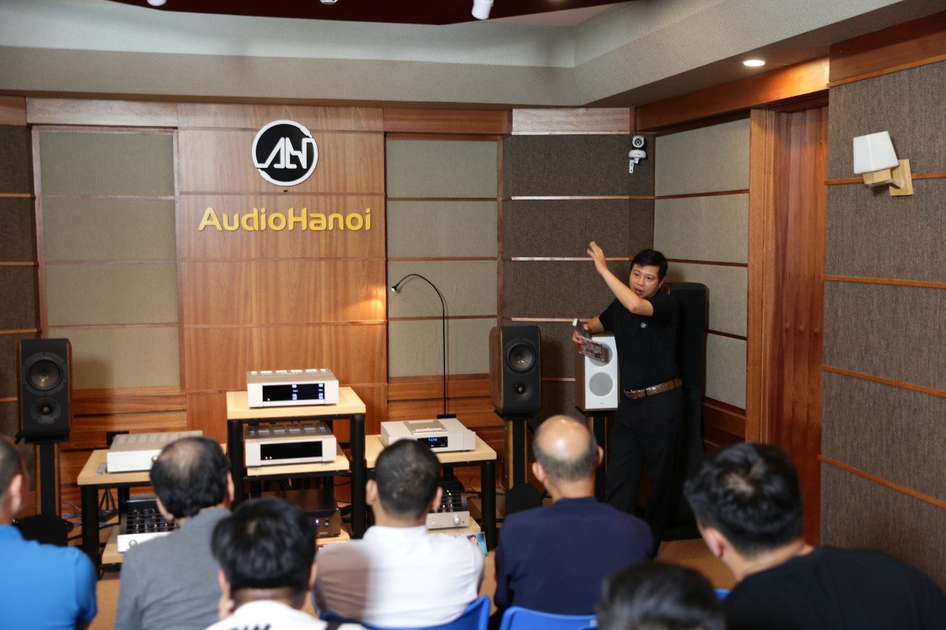 Trao doi Kien Thuc Ve Loa Boookshelf doc dao