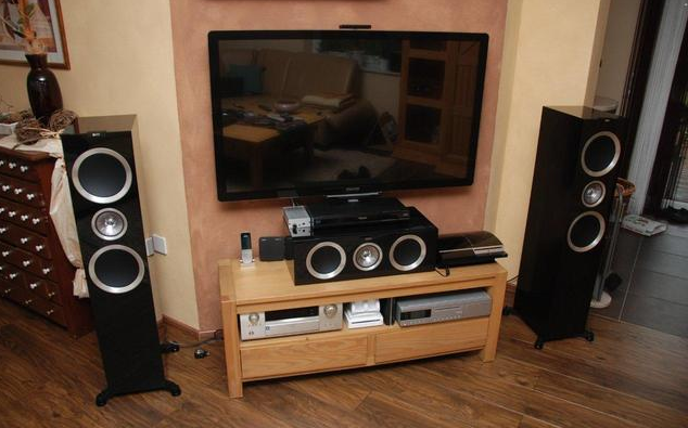 Loa center KEF R 600C  trong bo dan am thanh