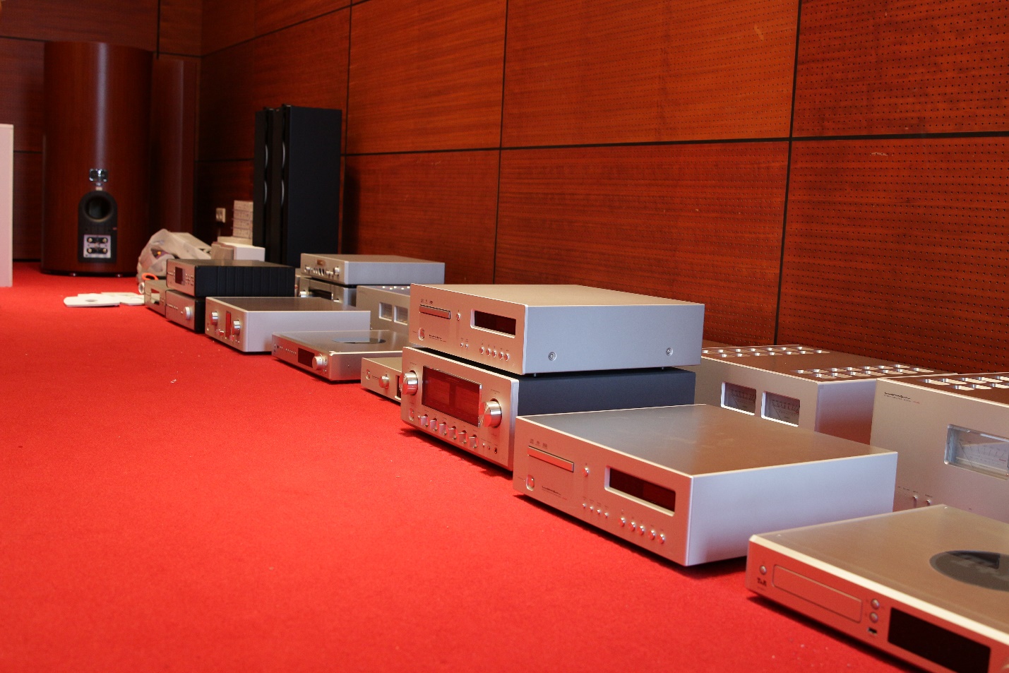 cac san pham sau khi khui hop duoc sap dat gon gang