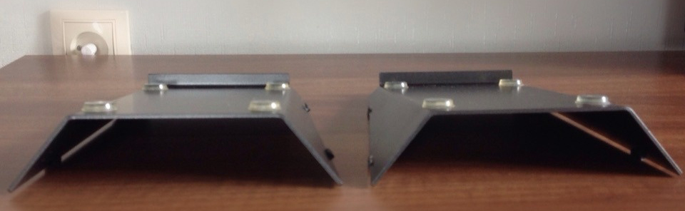 chan loa Dynaudio SF1 thiet ke chac chan