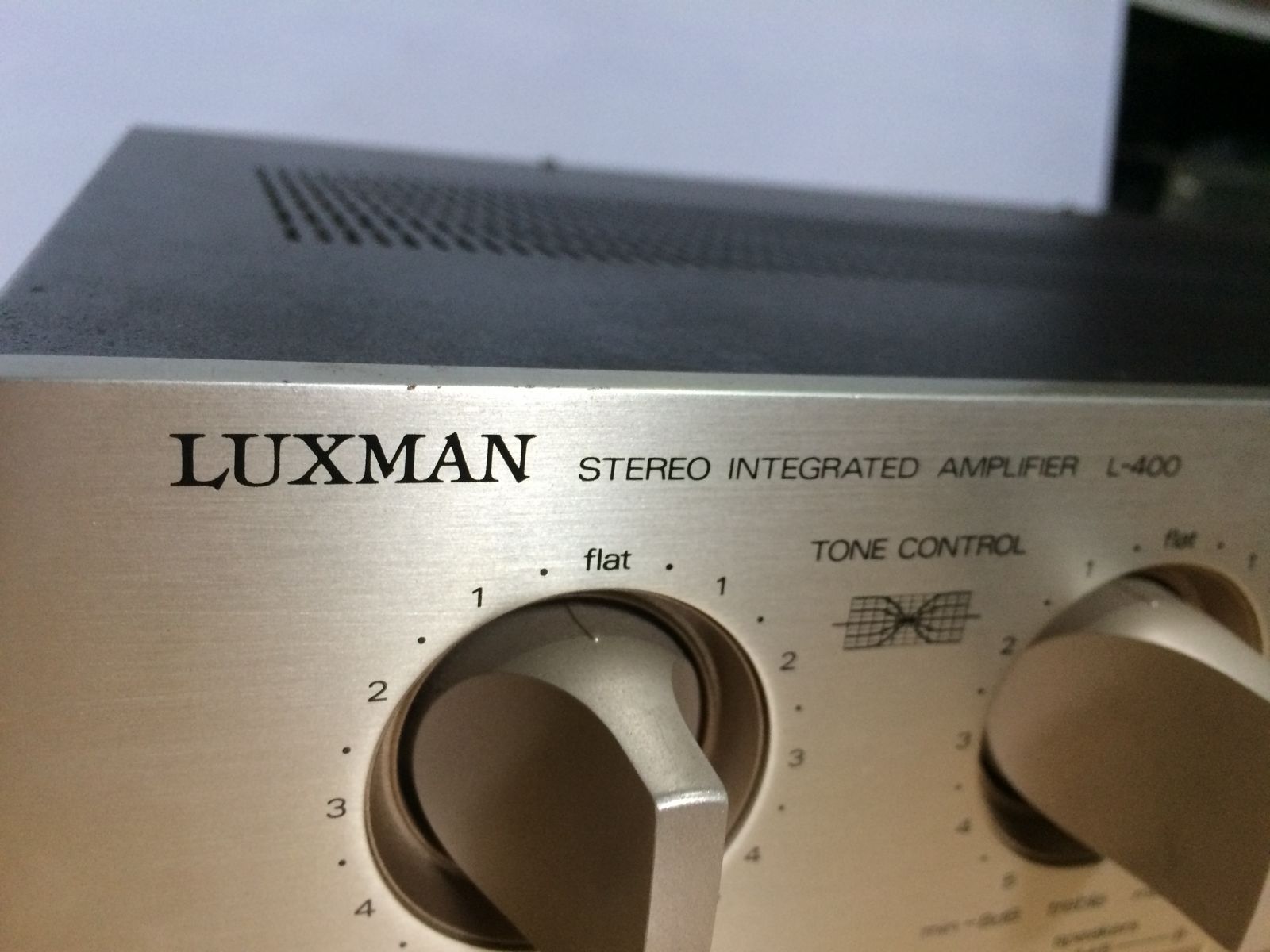 dau cd luxman ap dung cong nghe dac trung