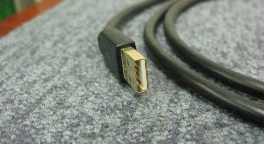 dau USB tren day tin hieu USB Luxman JPU