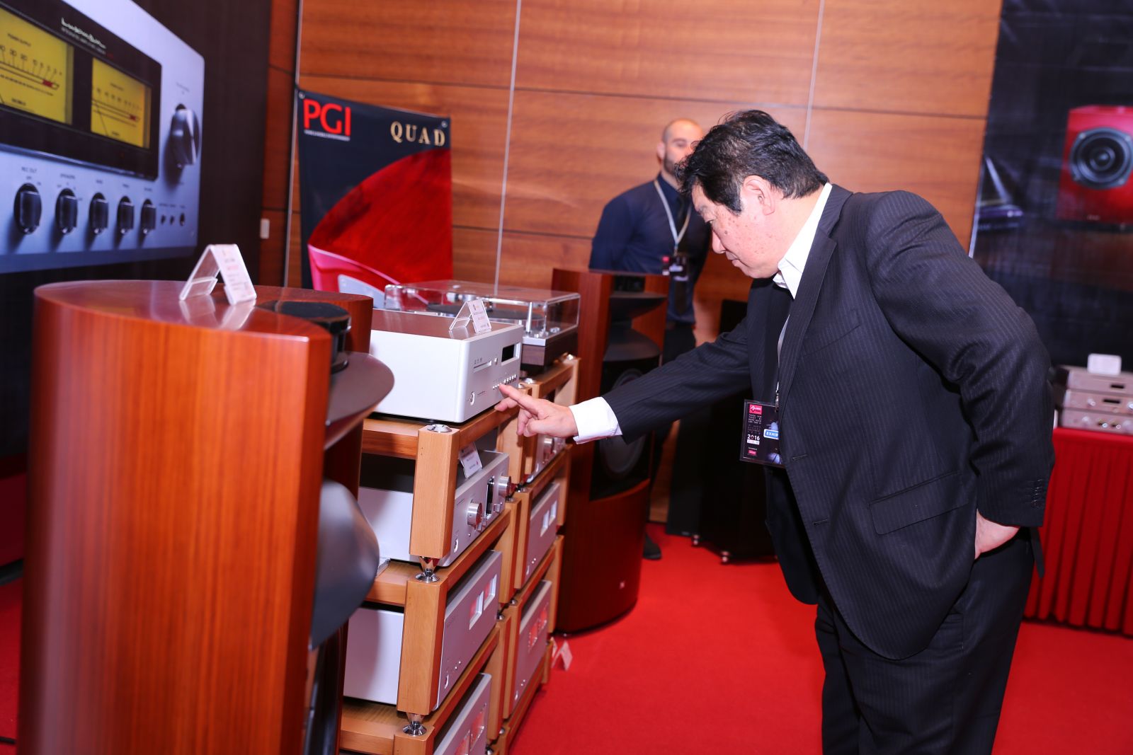 khach hang truc tiếp trai nghiem san pham