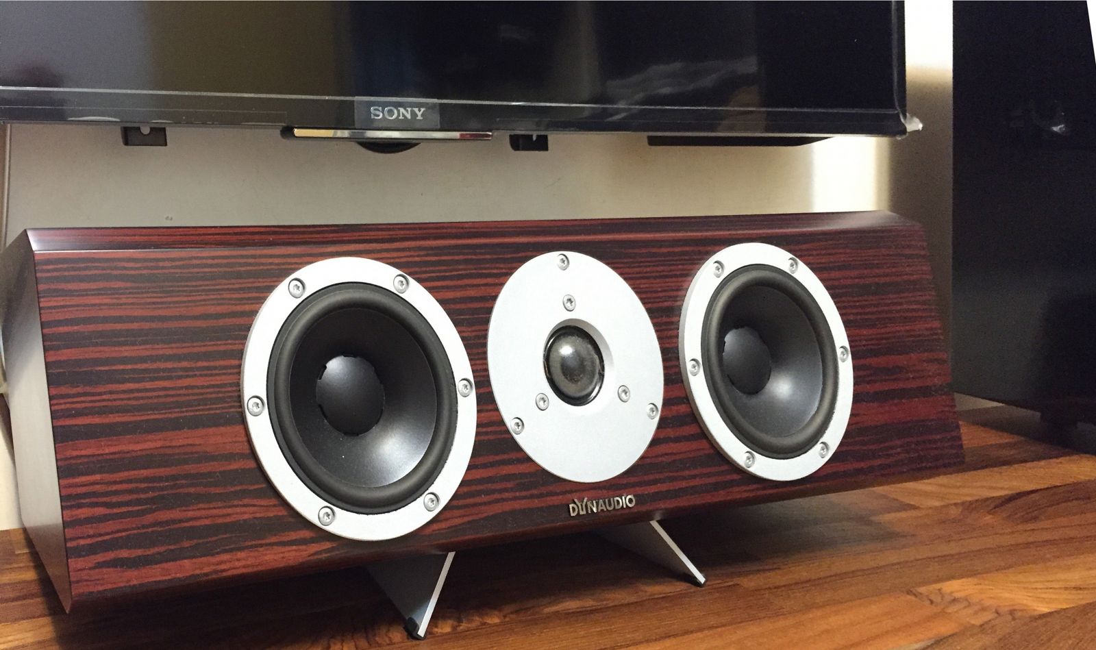 Loa Dynaudio Excite X24 Center mau rosewood