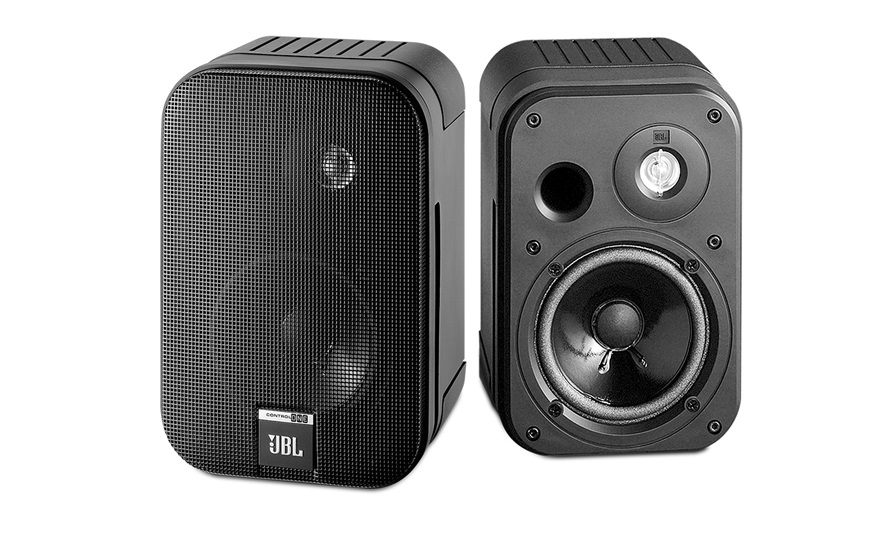 loa JBL Control One gan e cang va khong gan e cang