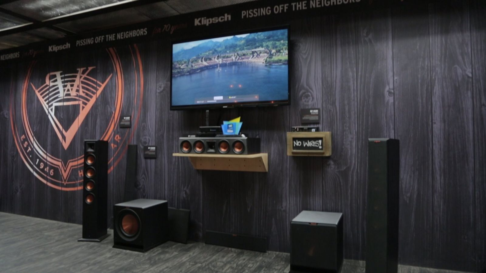 loa khong day Reference Premiere HD Wireless hien dai