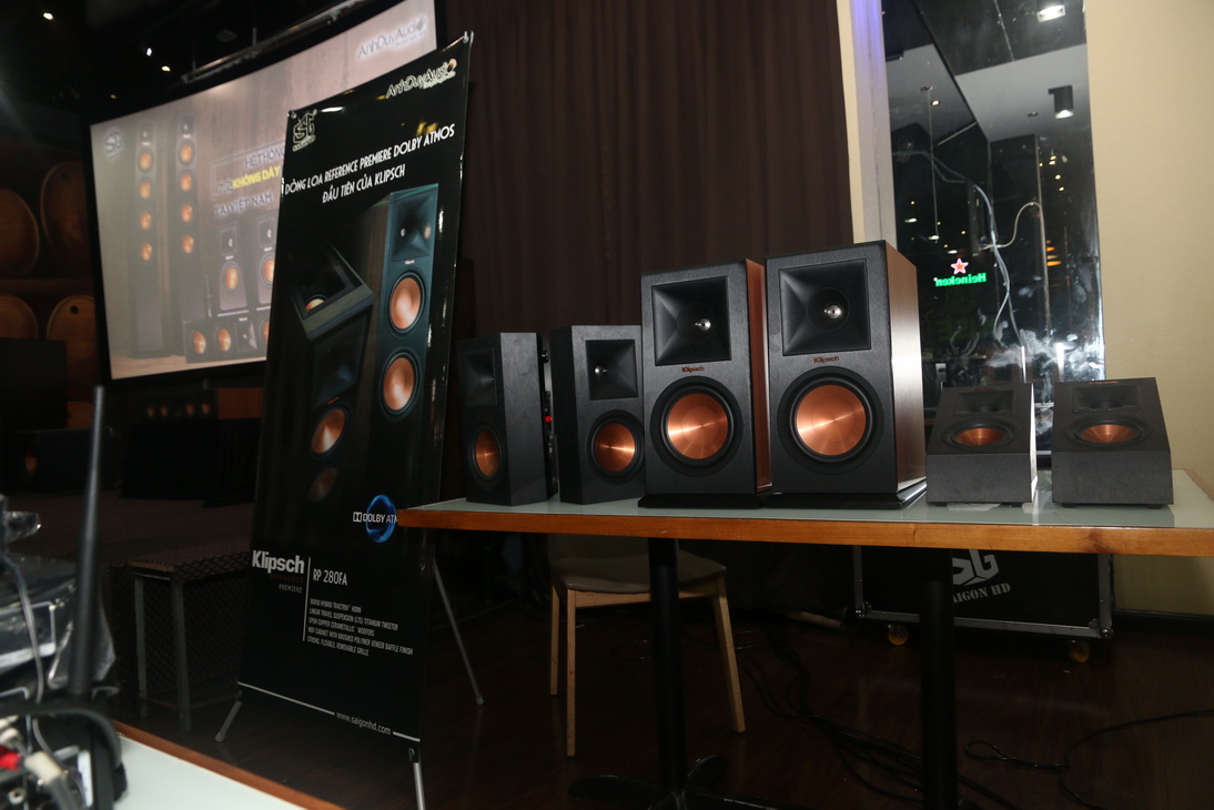 loa khong day klipsch hinh thuc thanh lich